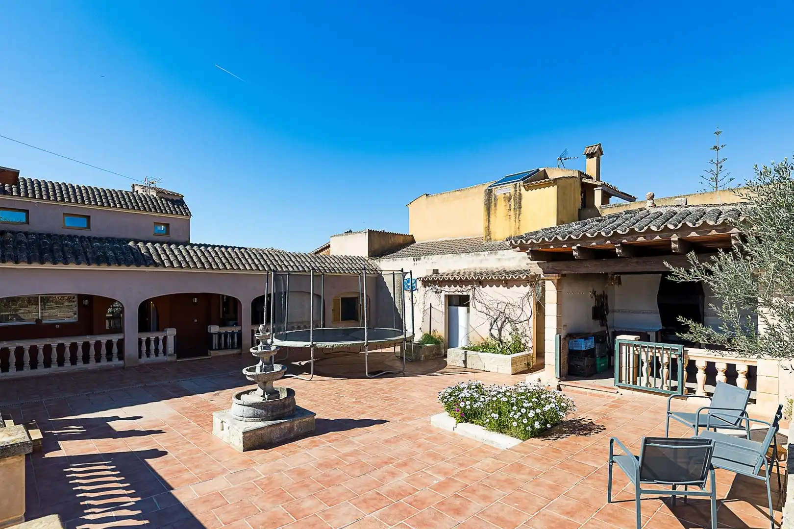 Terrasse von Country house zum Verkauf in  Palma de Mallorca mit Klimaanlage, Heizung und Privatgarten