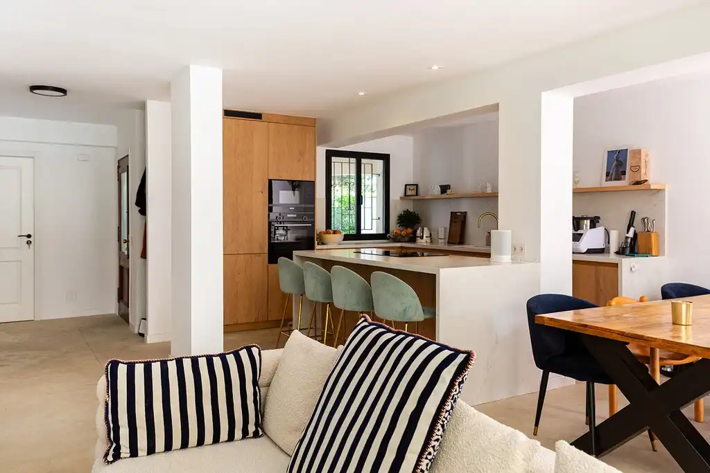 Wohnzimmer von Einfamilien-Reihenhaus zum Verkauf in Pollença mit Klimaanlage, Heizung und Terrasse