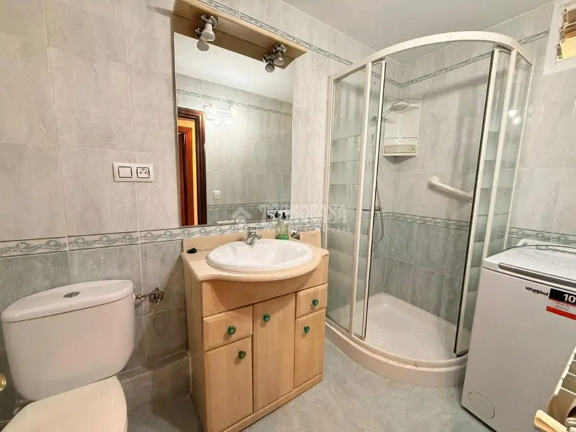 Bathroom of Flat for sale in Madrid