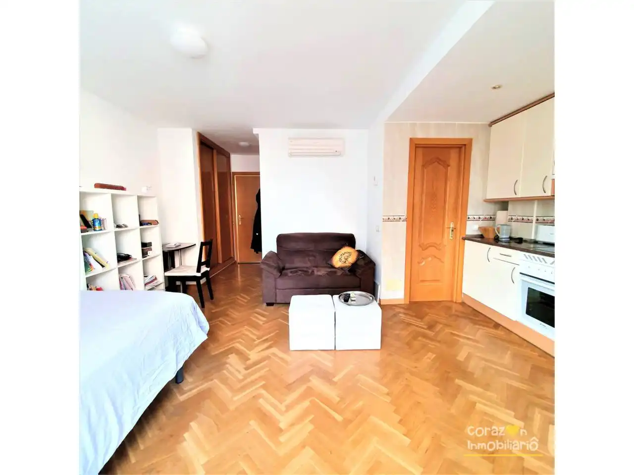 Bedroom of Study for rent in Madrid  with Air Conditioner, Parquet flooring and Storage room