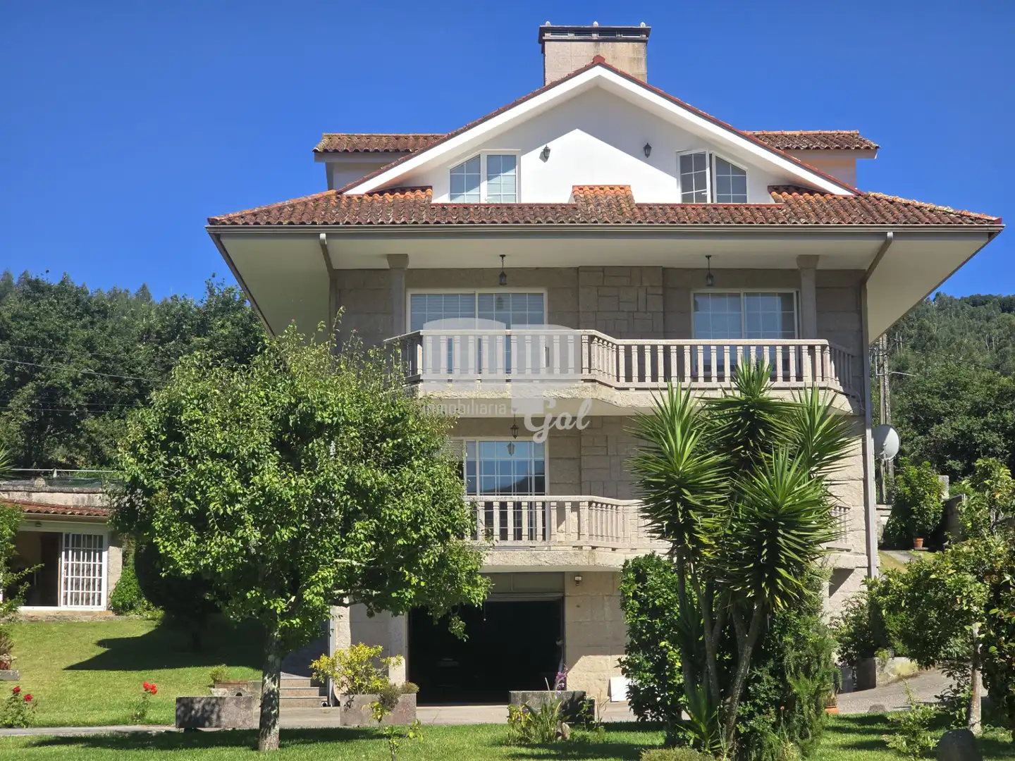 Vista exterior de Casa o chalet en venta en Vigo  con Calefacción, Jardín privado y Terraza