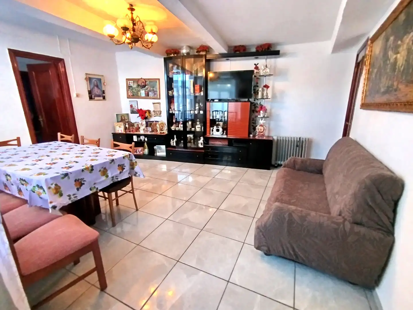 Sala d'estar de Casa adosada en venda en Mojados amb Calefacció, Parquet i Traster