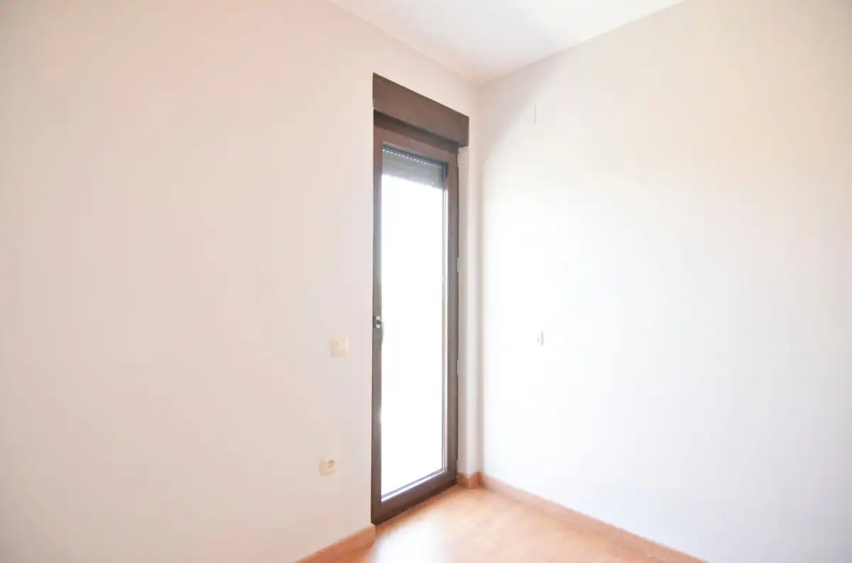 Dormitori de Casa o xalet en venda en Calvarrasa de Abajo amb Terrassa, Piscina i Moblat