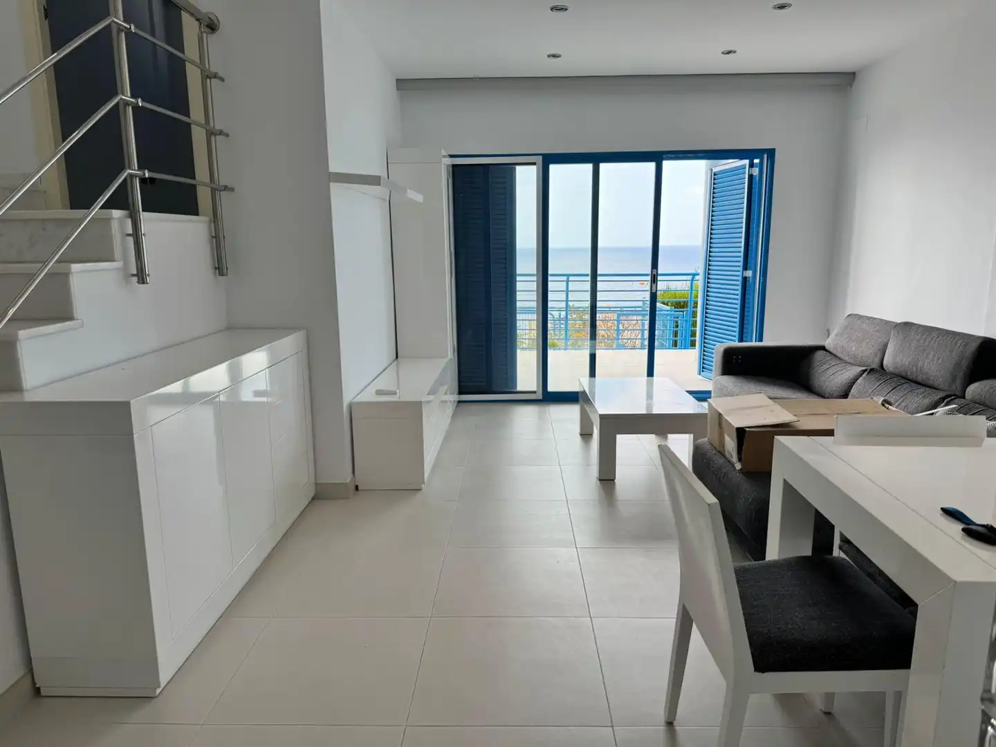 Wohnzimmer von Einfamilien-Reihenhaus zur Miete in Villajoyosa / La Vila Joiosa mit Klimaanlage, Privatgarten und Terrasse