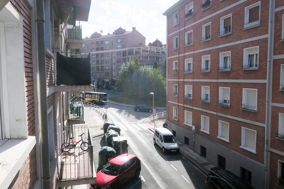 Vista exterior de Pis en venda en  Pamplona / Iruña amb Calefacció i Parquet