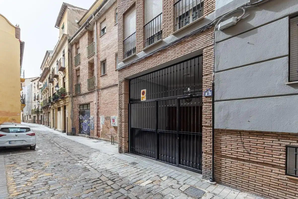 Außenansicht von Wohnung zur Miete in Granada mit Heizung und Balkon