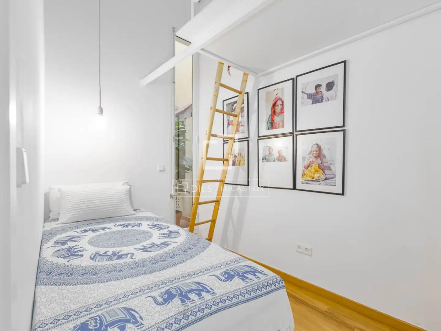 Schlafzimmer von Wohnung zum Verkauf in Barcelona mit Klimaanlage, Heizung und Parkett