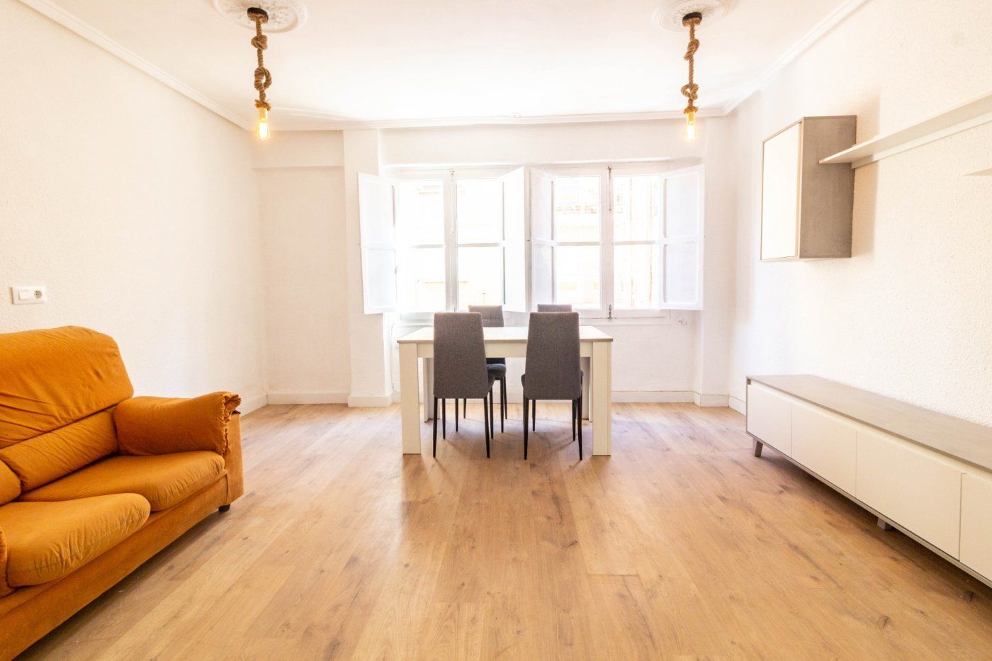 Piso de alquiler en Calle ADOR, 78, El Castellar i l'Oliverar