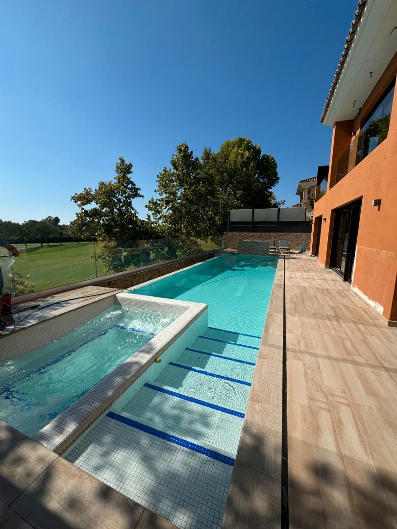 Swimming pool of House or chalet to rent in Marbella  with Air Conditioner, Private garden and Storage room