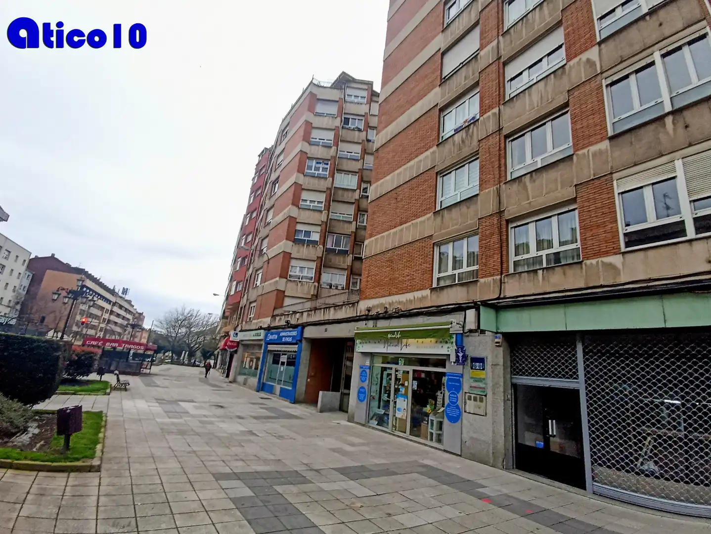Vista exterior de Piso en venta en Oviedo  con Calefacción, Parquet y Terraza