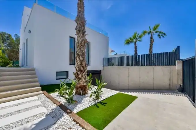 Casa amb piscina en venda a Carrer Amsterdam, imagen 3