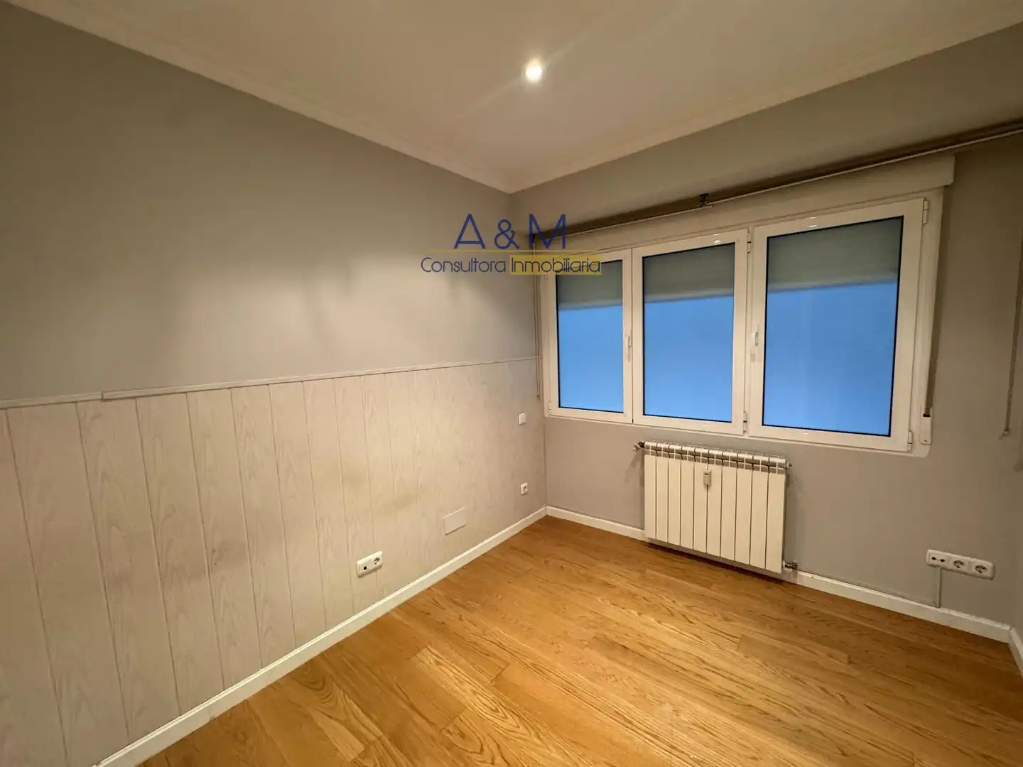 Schlafzimmer von Wohnung zur Miete in Valladolid mit Heizung, Parkett und Ofen