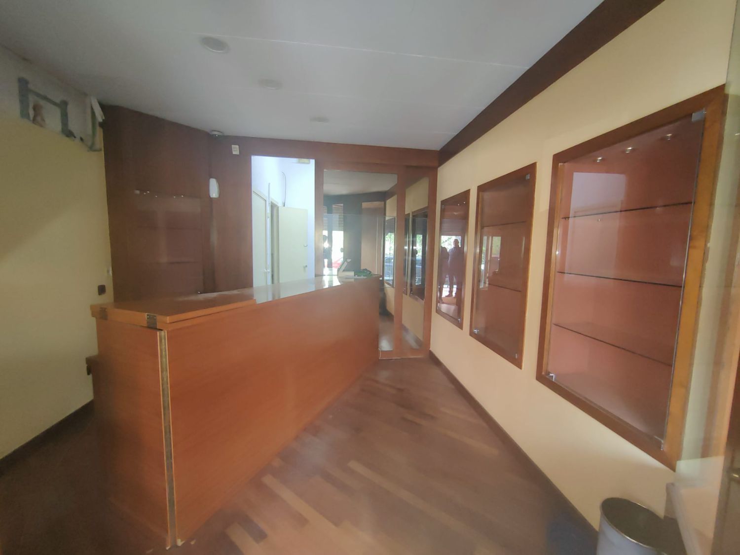 Premises for sale in Abrera