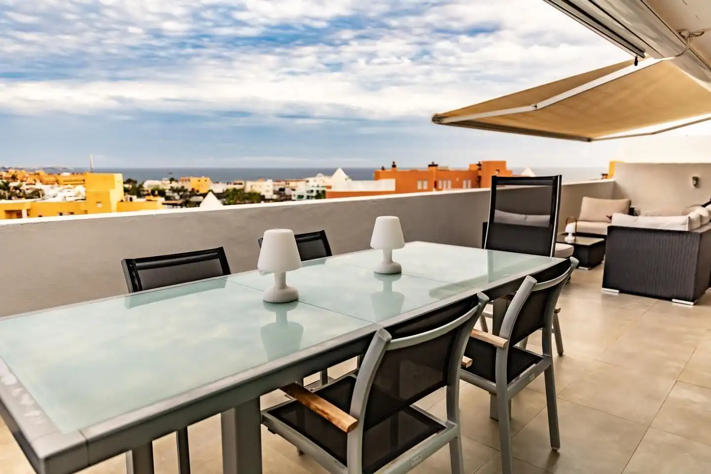 Terrasse von Dachboden zum Verkauf in Adeje mit Klimaanlage, Abstellraum und Möbliert
