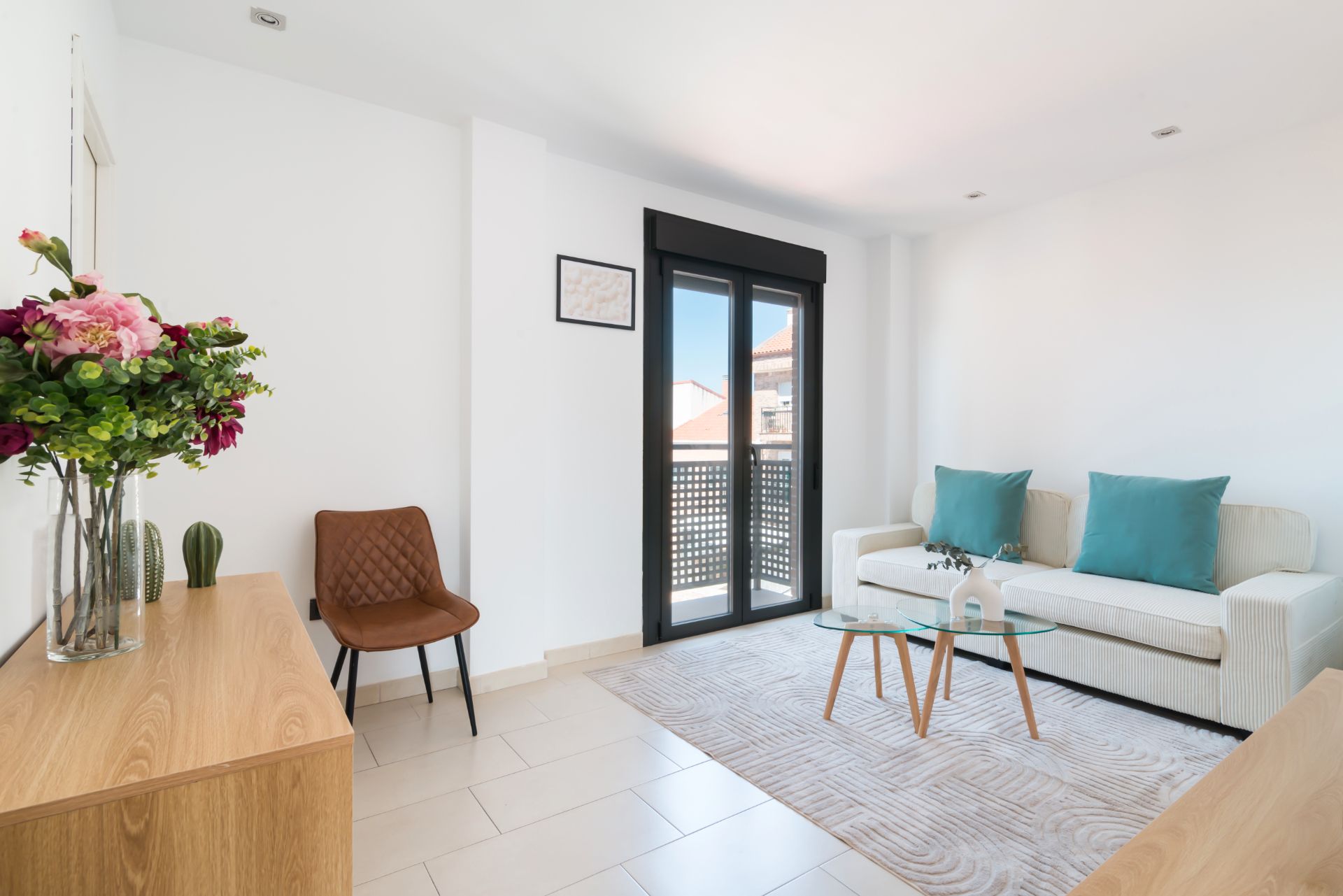 Sala d'estar de Àtic de lloguer en  Madrid Capital amb Aire condicionat, Terrassa i Moblat