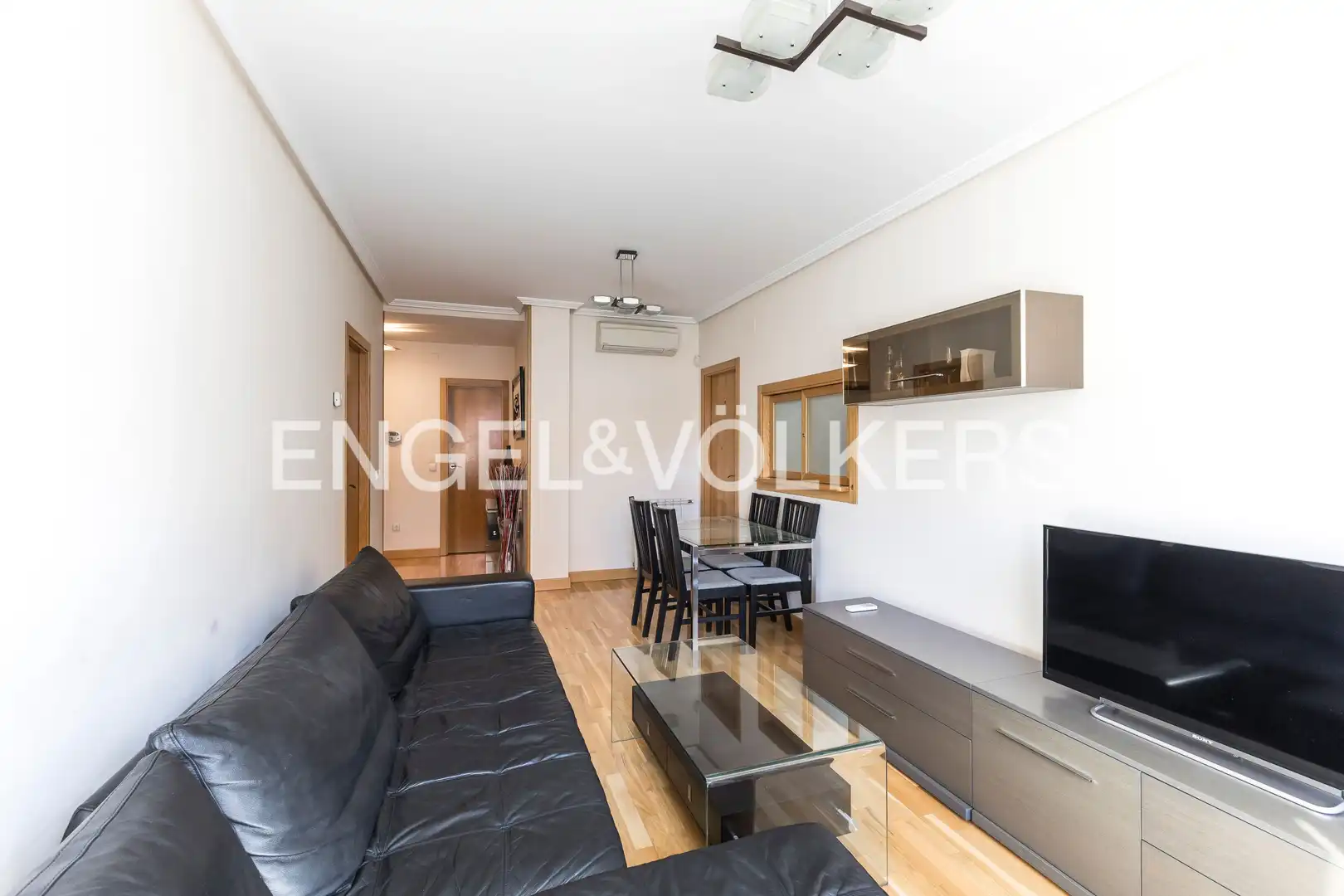 Living room of Flat for sale in Madrid  with Air Conditioner, Heating and Parquet flooring