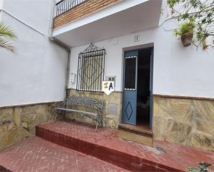 Vista exterior de Casa adosada en venda en Viñuela amb Terrassa i Traster