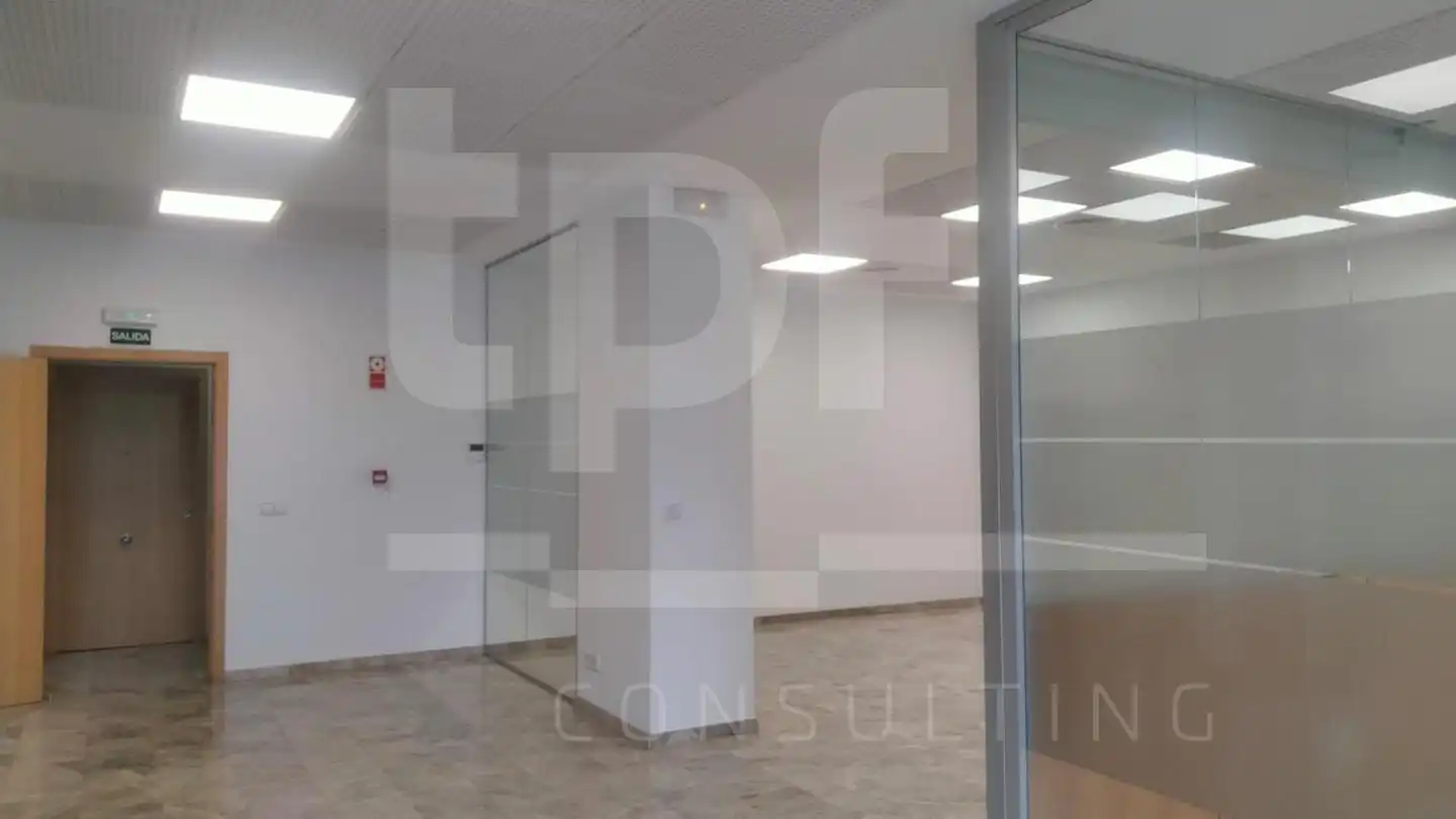 Oficina amb ascensor de lloguer a De Narcís Monturiol, imagen 5