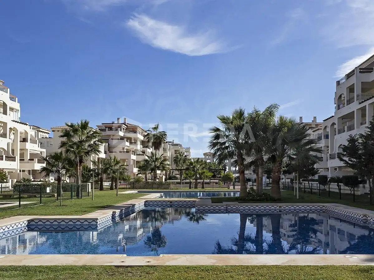Vista exterior de Piso en venta en Roquetas de Mar con Aire acondicionado, Jardín privado y Terraza