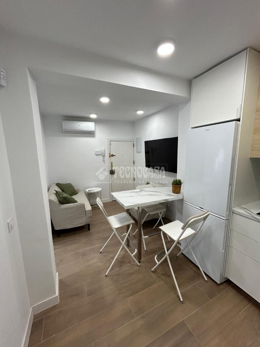 Sala d'estar de Pis de lloguer en Getafe amb Aire condicionat i Moblat