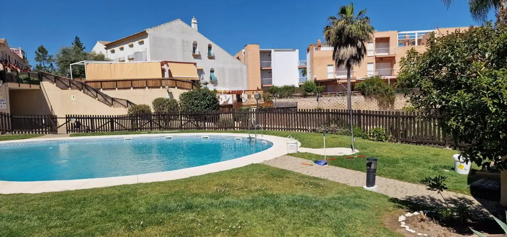 Schwimmbecken von Einfamilien-Reihenhaus zum Verkauf in Islantilla mit Gemeinschaftspool