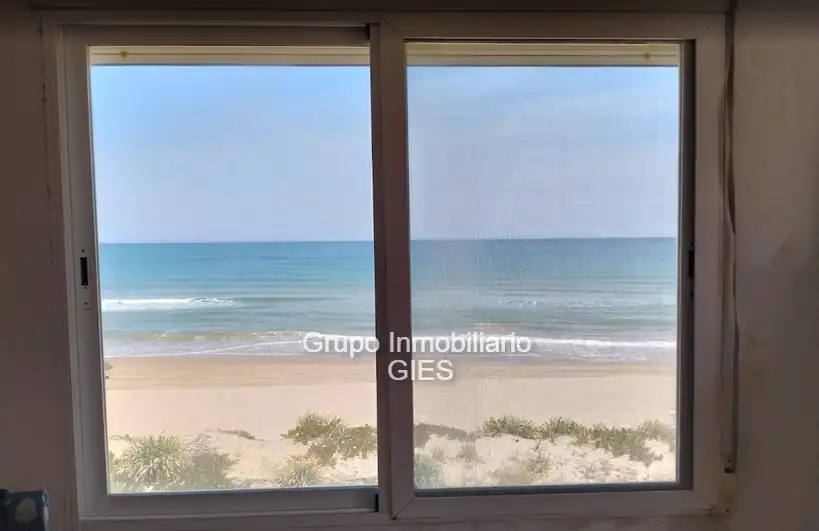 Außenansicht von Einfamilien-Reihenhaus zum Verkauf in Sueca mit Klimaanlage, Heizung und Privatgarten
