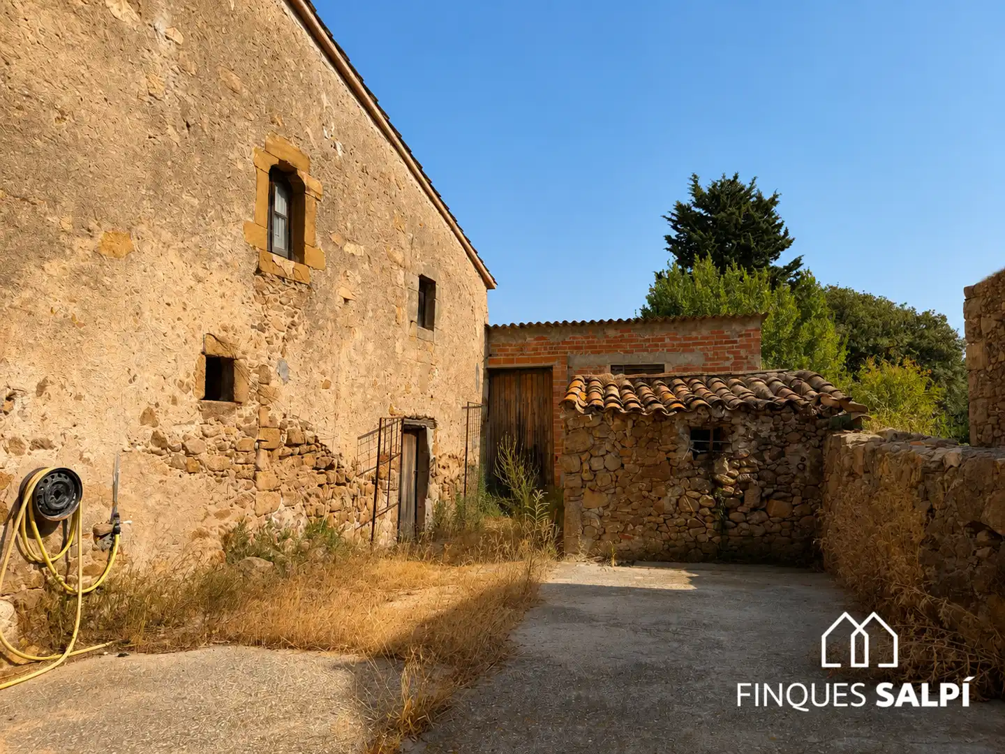 Vista exterior de Finca rústica en venda en Santa Cristina d'Aro amb Jardí privat