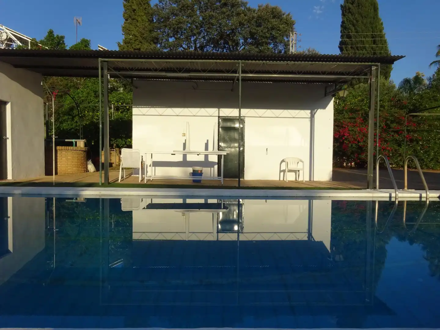 Swimming pool of Houses for sale in Sanlúcar la Mayor  with Air Conditioner, Private garden and Storage room