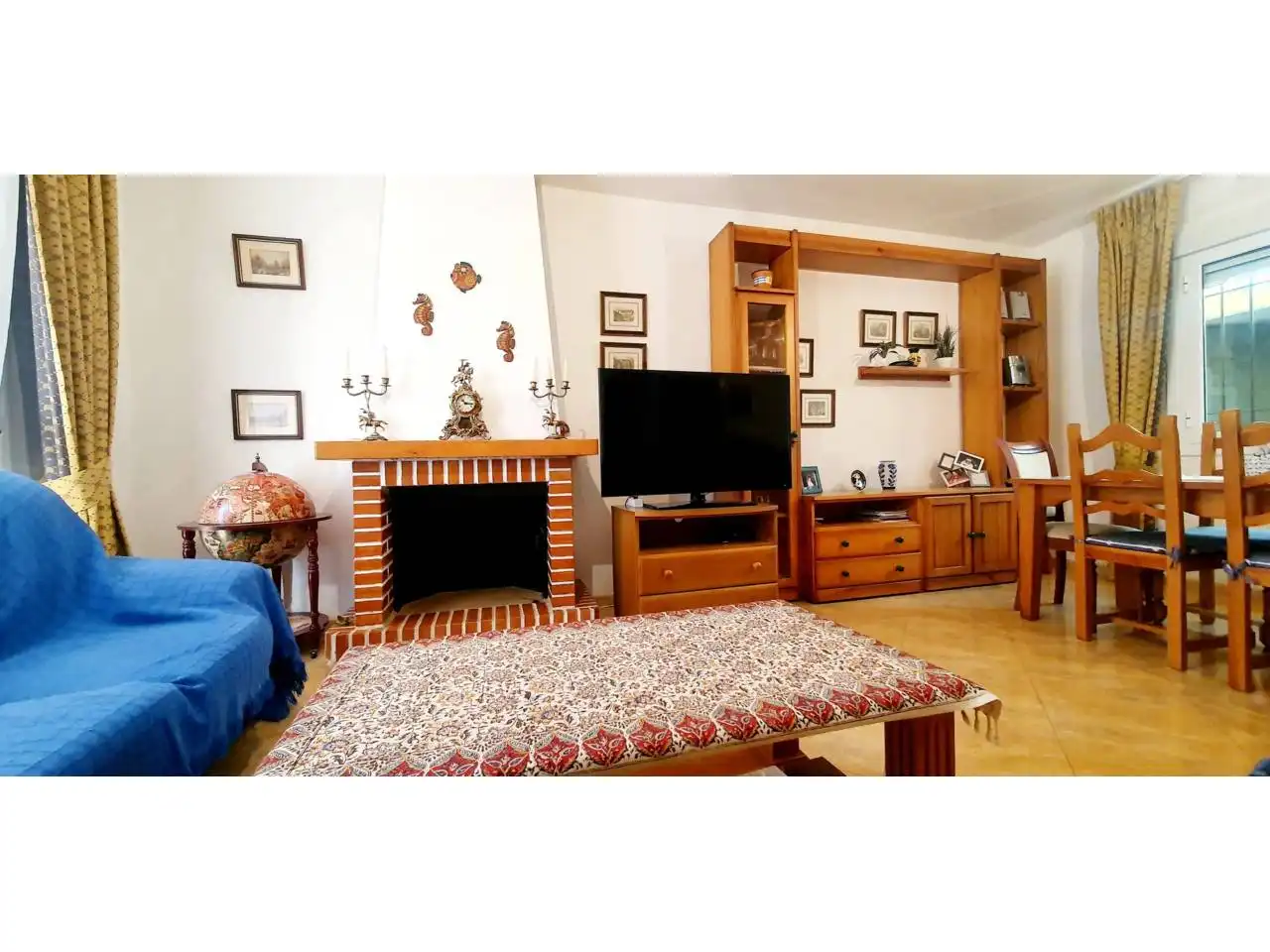 Living room of Detached homes for sale in Roquetas de Mar  with Terrace, Furnished and Community pool