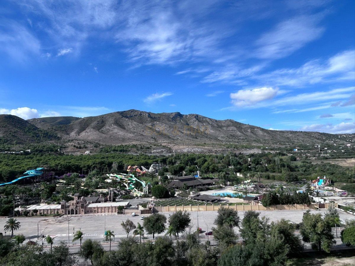 Vista exterior de Pis en venda en Torremolinos amb Aire condicionat, Calefacció i Terrassa