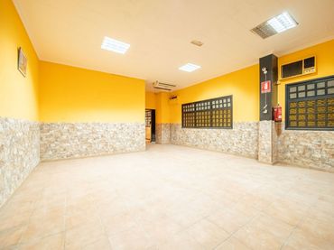 Gewerbefläche zum Verkauf in Calle JOSE FRANCHY ROCA 35