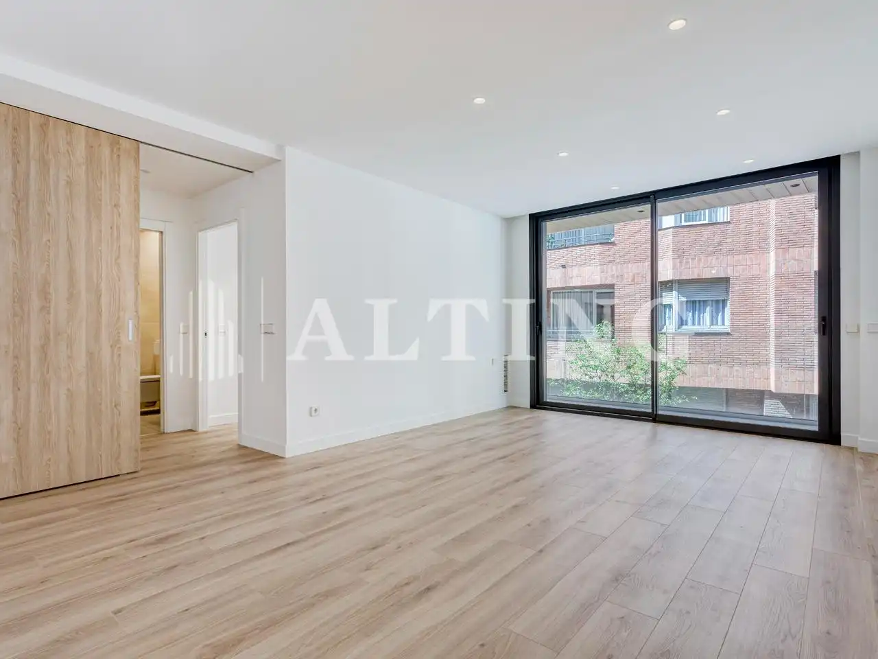 Exterior view of Flat for sale in  Barcelona Capital  with Parquet flooring, Terrace and Balcony