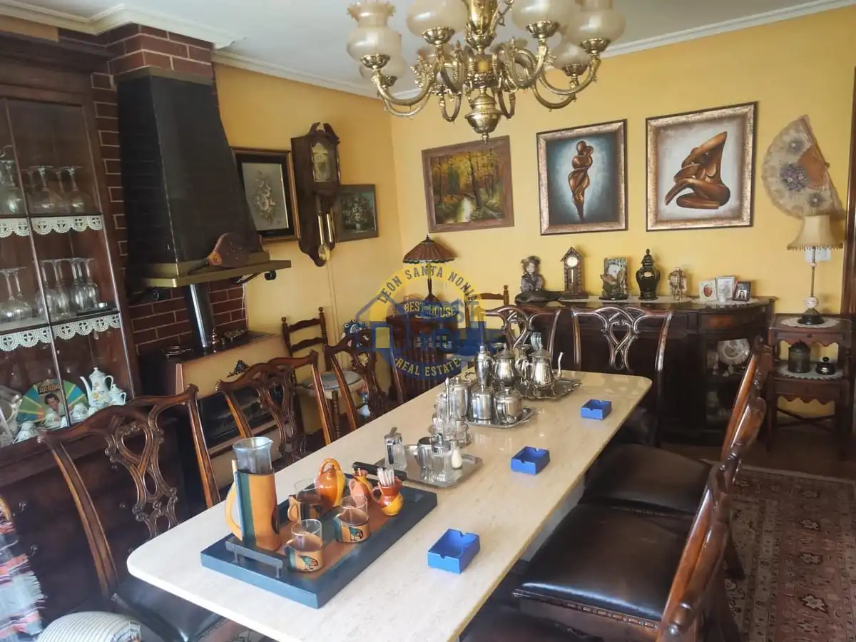 Dining room of Houses for sale in Villanueva de las Manzanas, León