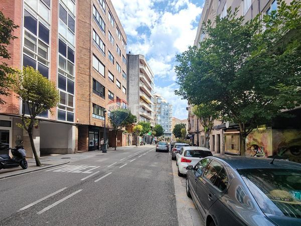 Vista exterior de Pis en venda en Vigo  amb Balcó