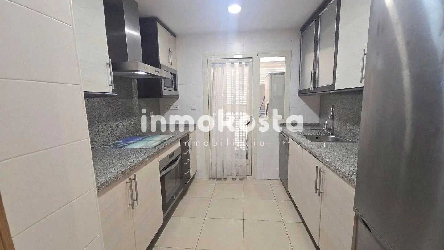 Cocina de Piso en venta en Benidorm con Aire acondicionado, Terraza y Trastero