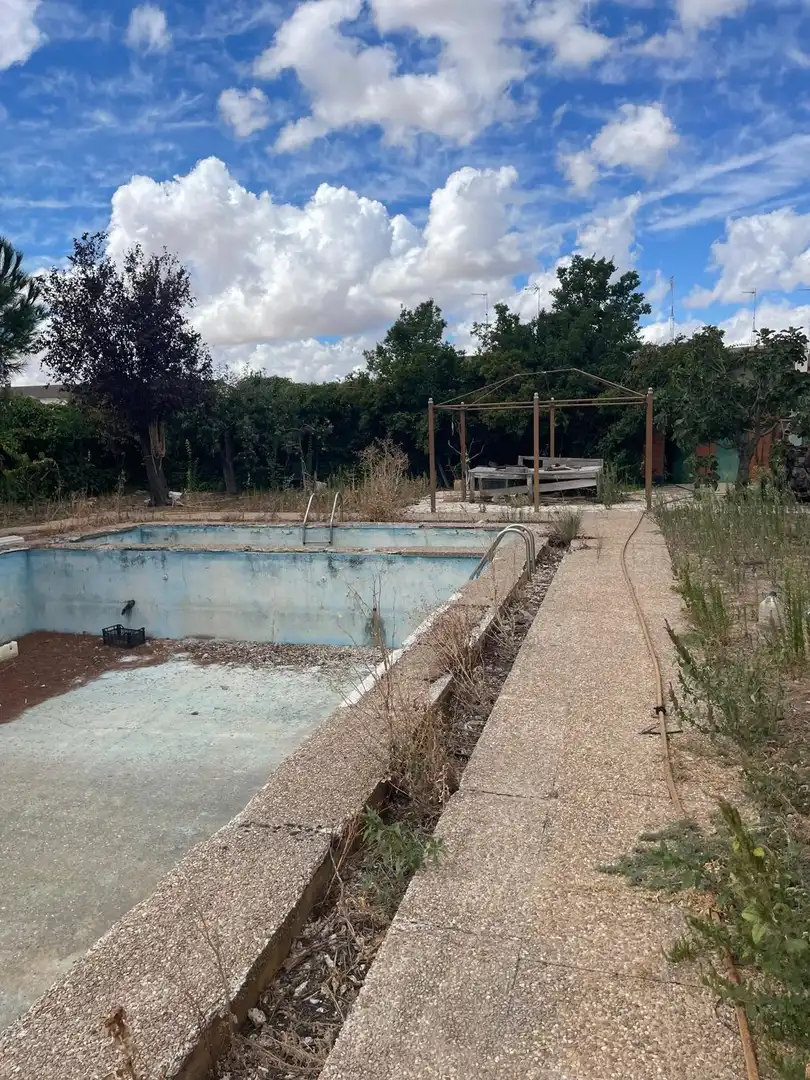 Piscina de Nave industrial en venta en Cigales
