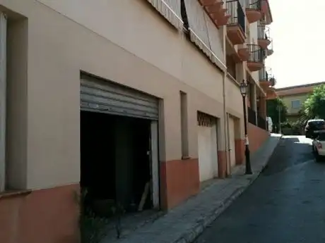 Local comercial en venda a Residencial Triana - Barrio Alto