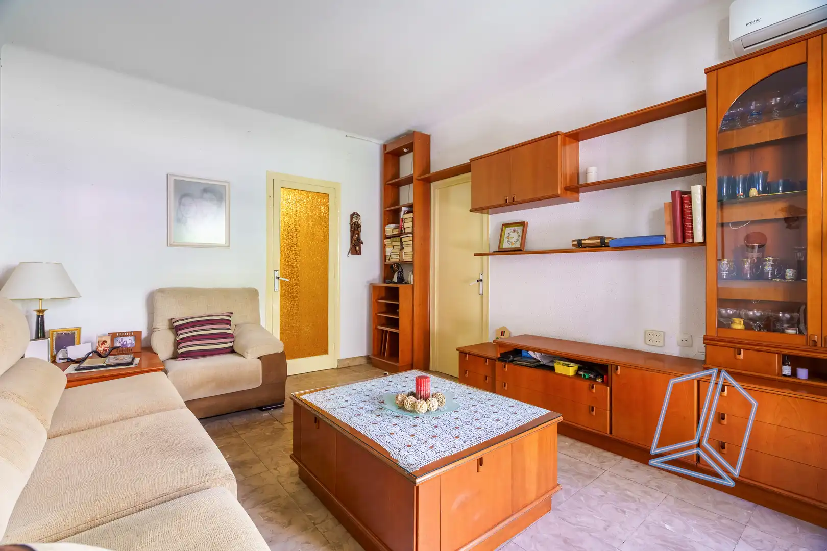 Sala de estar de Piso en venta en L'Hospitalet de Llobregat con Balcón