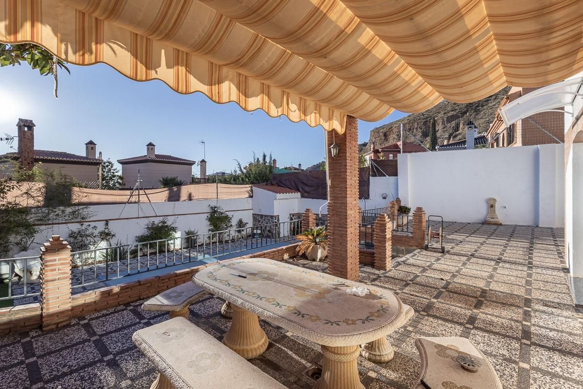 Terrassa de Casa o xalet en venda en Cenes de la Vega amb Aire condicionat, Calefacció i Jardí privat