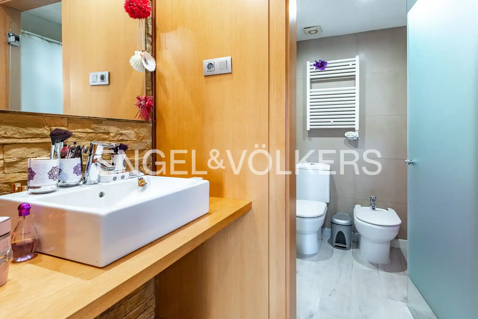 Badezimmer von Dachboden zum Verkauf in Montcada i Reixac mit Klimaanlage, Heizung und Parkett
