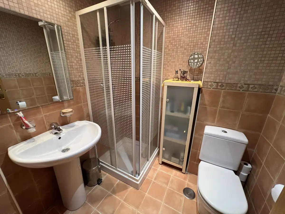 Bany de Apartament en venda en Estepona amb Aire condicionat, Moblat i TV