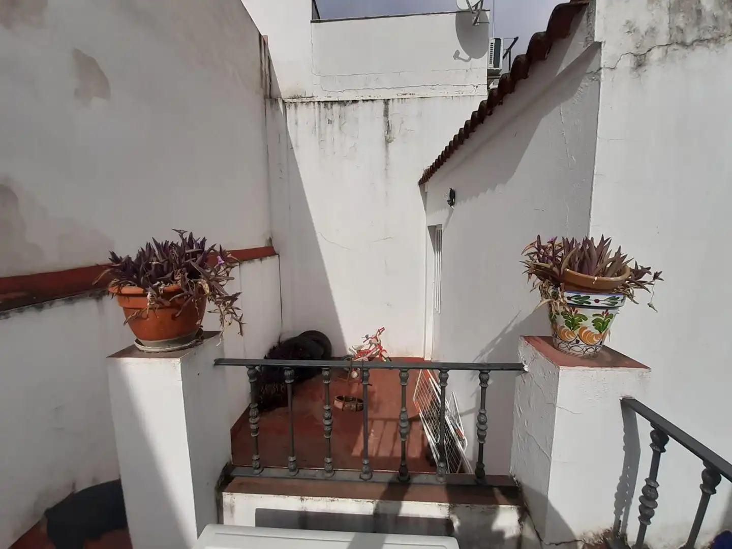 Balcony of Houses for sale in Sevilla  with Air Conditioner