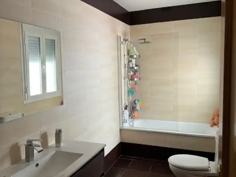 Baño de Piso en venta en Torralba de Calatrava con Aire acondicionado, Trastero y Amueblado