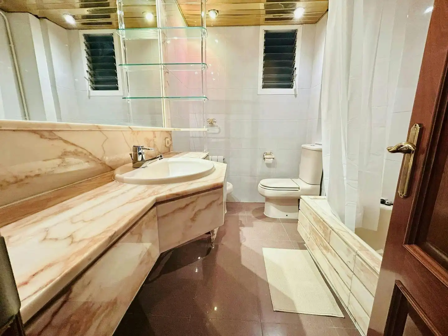 Bathroom of Flat for share in Barcelona  with Heating, Furnished and Washing machine