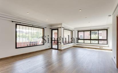 Living room of Flat for sale in  Barcelona Capital  with Air Conditioner, Heating and Terrace