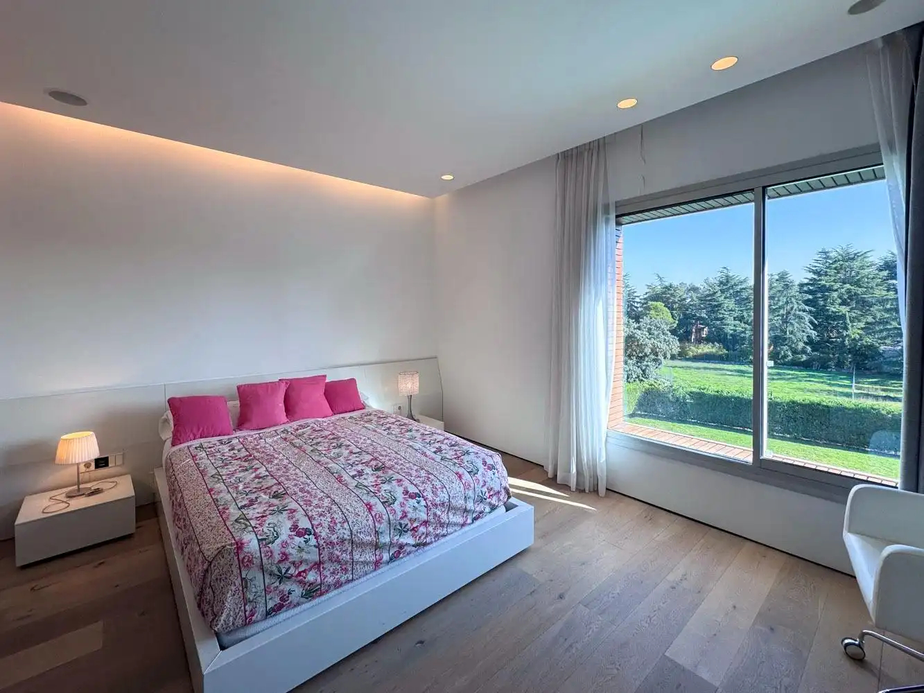 Bedroom of Houses for sale in Madrid  with Air Conditioner, Heating and Private garden