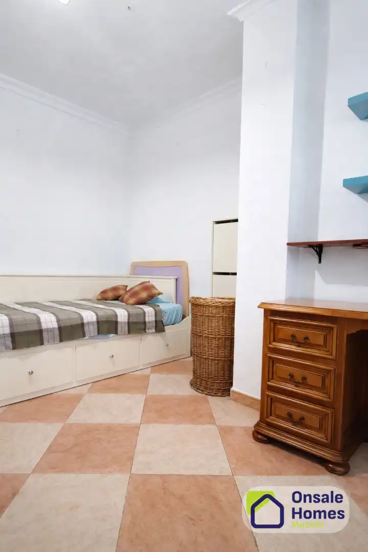 Bedroom of Flat for sale in Marbella  with Heating, Terrace and Washing machine