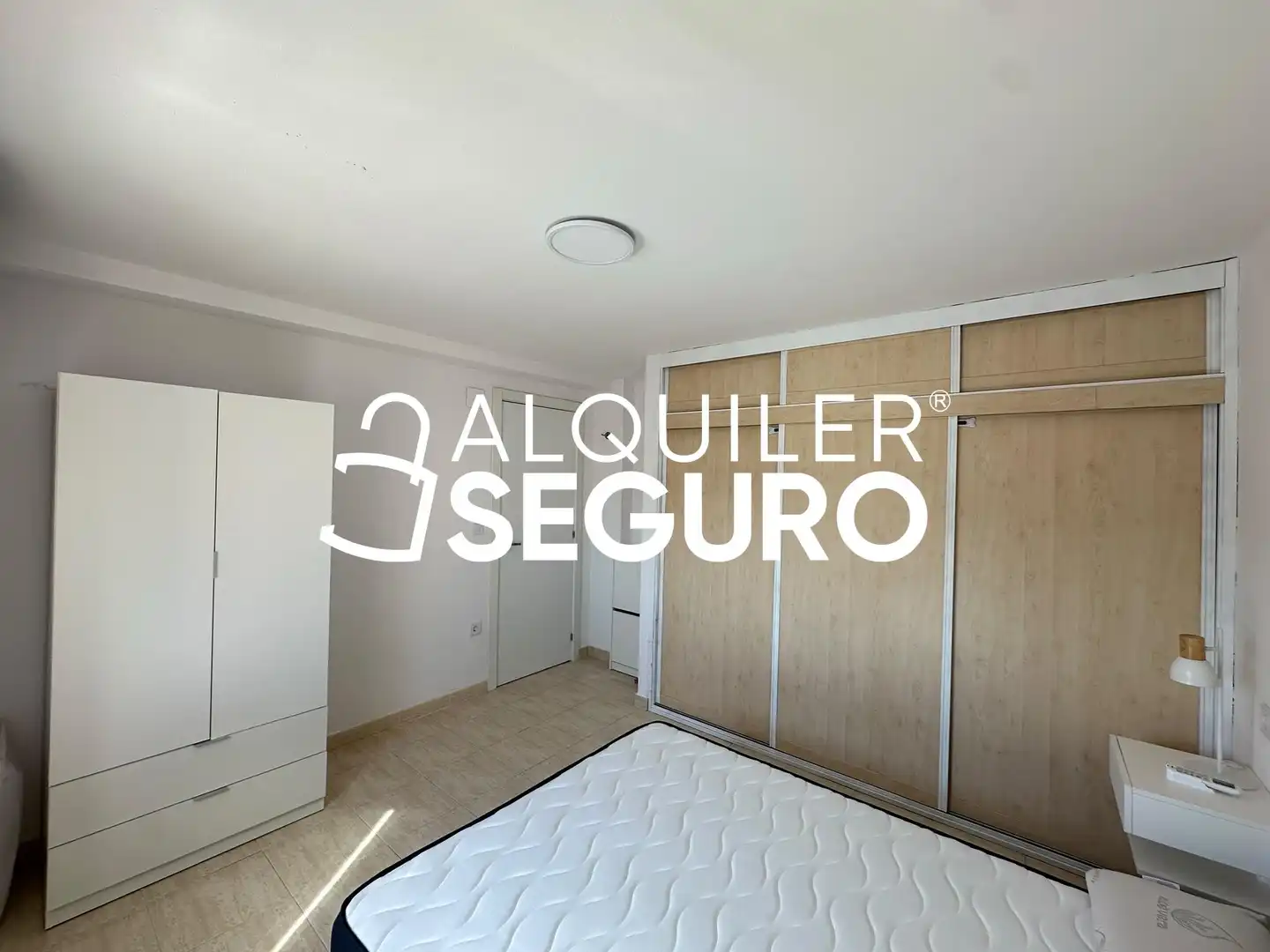 Habitación de Piso de alquiler en Madrid con Aire acondicionado, Calefacción y Amueblado