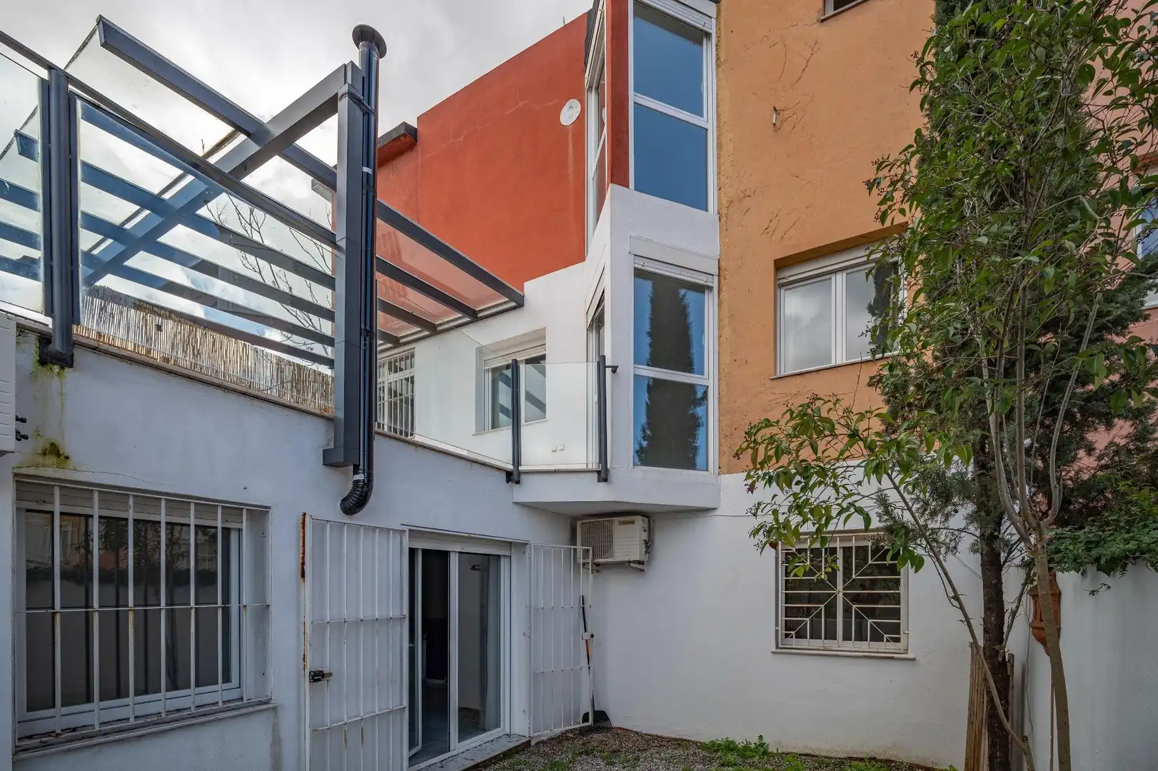 Vista exterior de Casa adosada en venta en Granada con Aire acondicionado y Calefacción