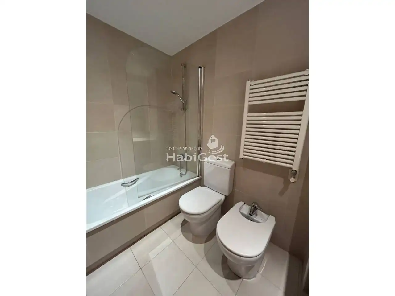 Baño de Piso en venta en Girona con Aire acondicionado, Calefacción y Parquet